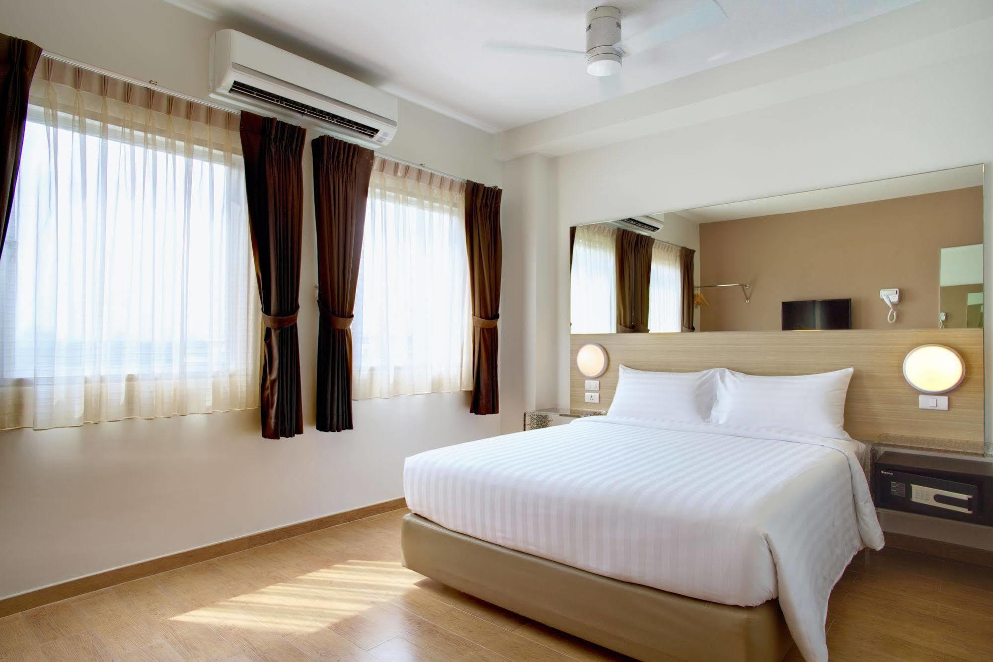Red Planet Bangkok Asoke - Sha Extra Plus Екстер'єр фото